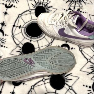 Nike size 9 purple and white